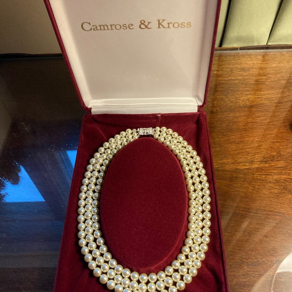 Camrose and Kross Jacqueline Kennedy pearl necklace